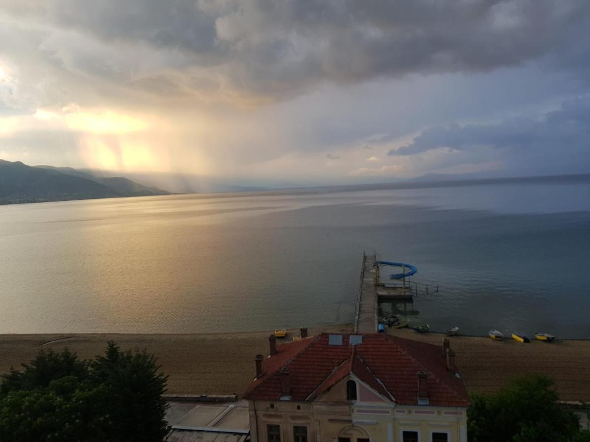 Kelvi'S Apartment Pogradec Esterno foto