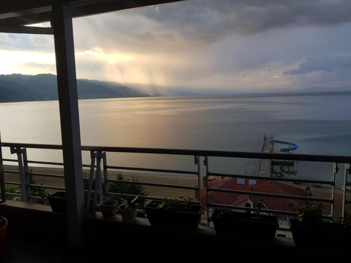 Kelvi'S Apartment Pogradec Esterno foto