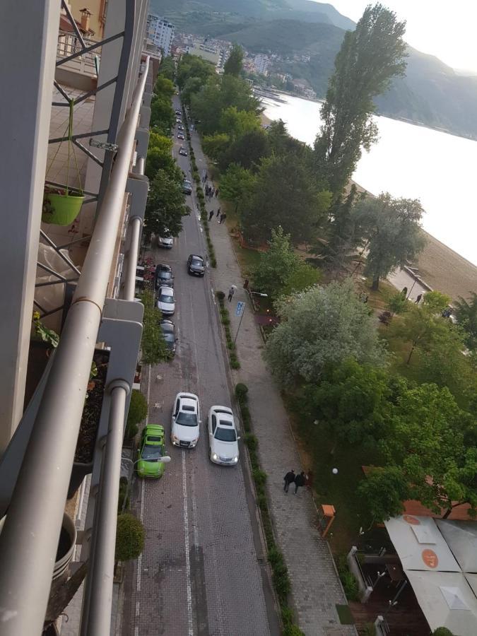 Kelvi'S Apartment Pogradec Esterno foto